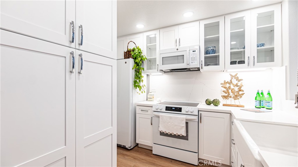 Kitchen - 2233 Martin 109, Irvine CA 92612 - photo 7