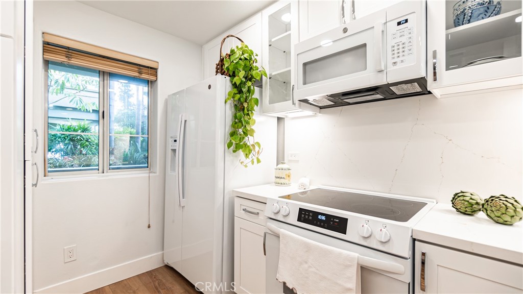 2233 Martin 109, Irvine CA 92612 - photo 8