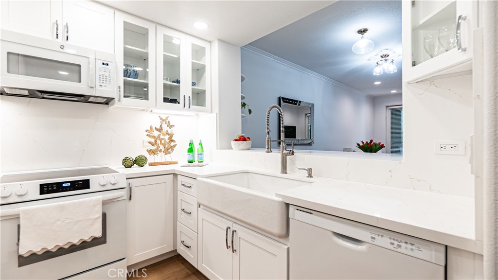 2233 Martin 109, Irvine CA 92612 - photo 12