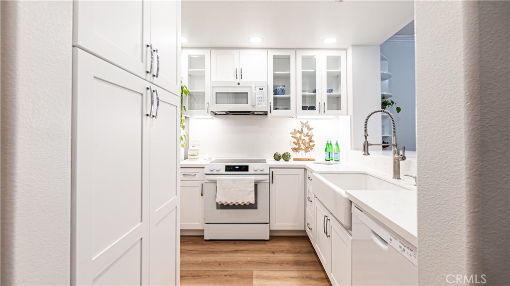 Kitchen, all brand new. - 2233 Martin 109, Irvine CA 92612 - photo 17