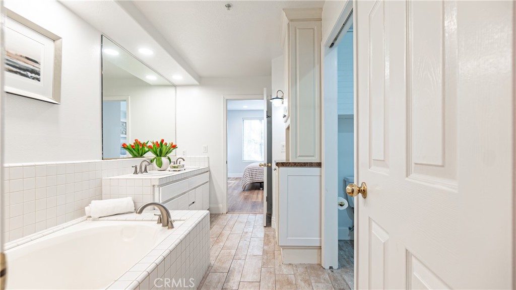 2233 Martin 109, Irvine CA 92612 - photo 31