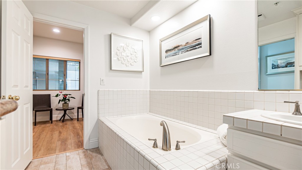 2233 Martin 109, Irvine CA 92612 - photo 35