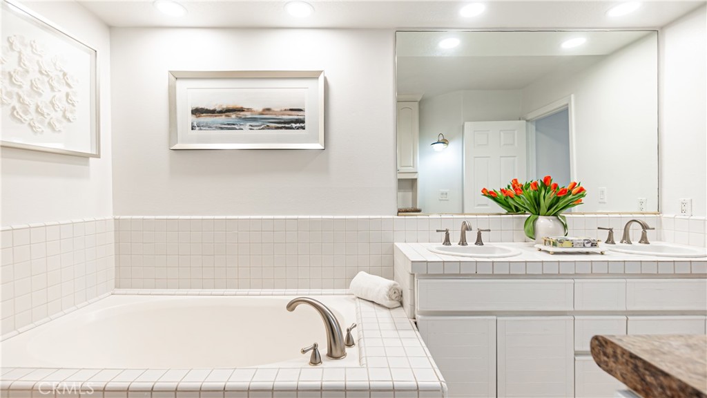 Bathroom - 2233 Martin 109, Irvine CA 92612 - photo 36