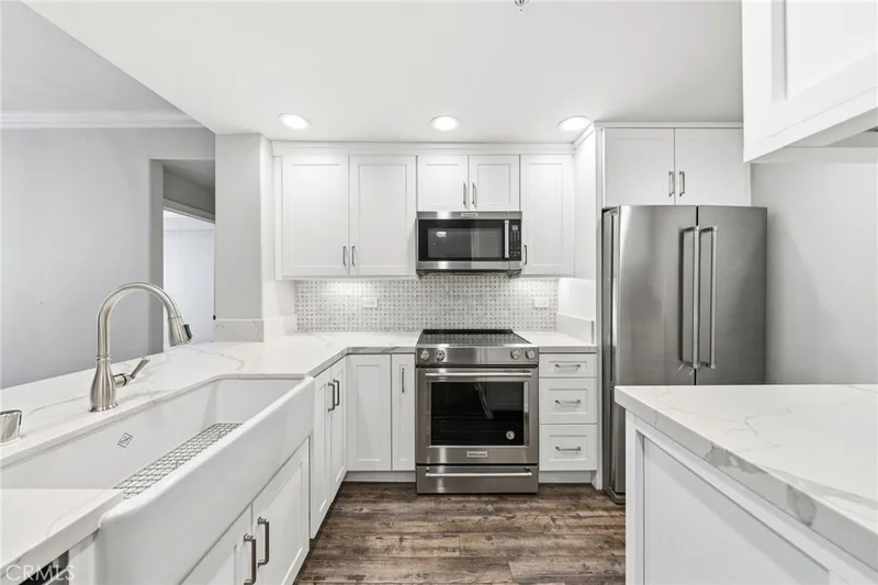 2243 Martin 218, Irvine, CA 92612