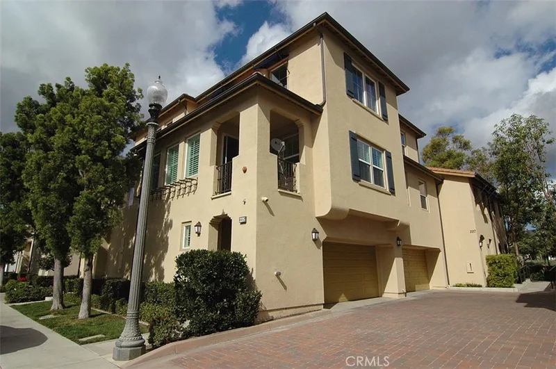 225 Lockford, Irvine, CA 92602