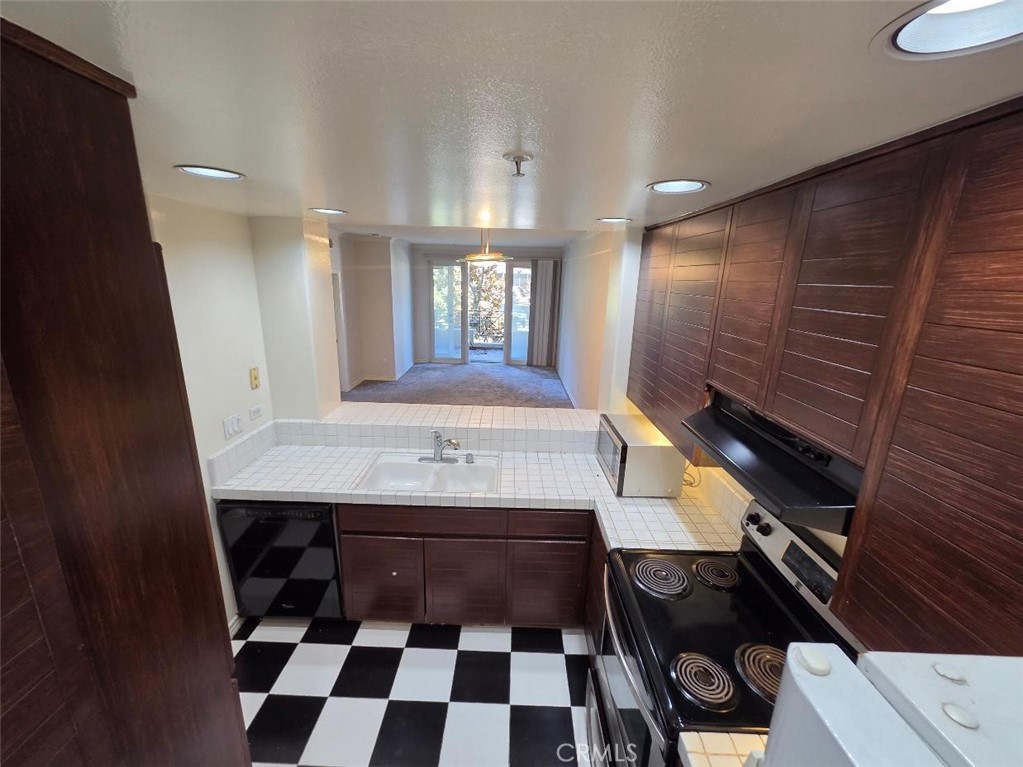 2253 Martin 212, Irvine CA 92612 - photo 5