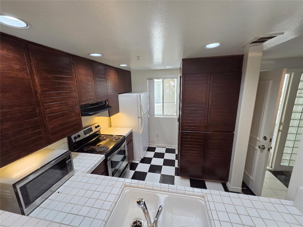 2253 Martin 212, Irvine CA 92612 - photo 12