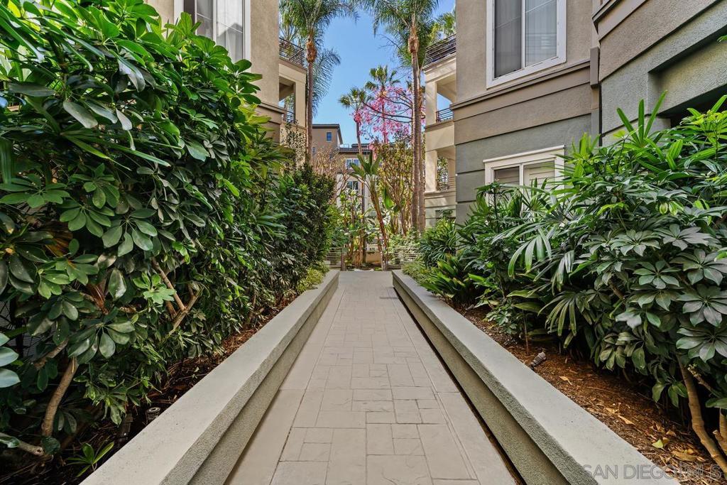https://zimg.paragon.ice.com/ParagonImages/Property/PA/SDMLS/-537712/45/120/90/c201387b7d28dd7bb560e617176017ae/3/2f4142 - 2253 Martin 220, Irvine CA 92612 - photo 38