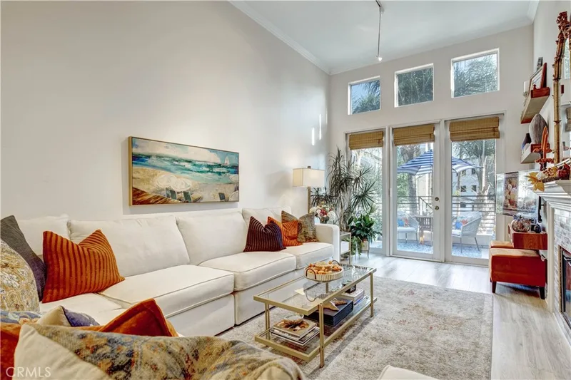 2253 Martin 420, Irvine