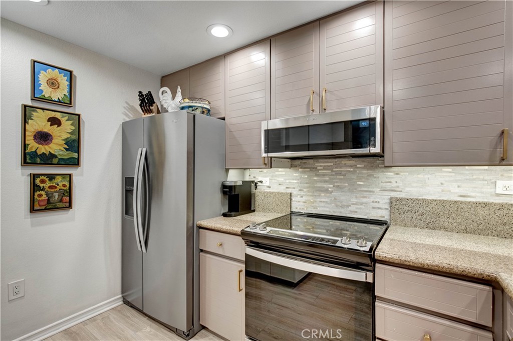 2253 Martin 420, Irvine CA 92612 - photo 26