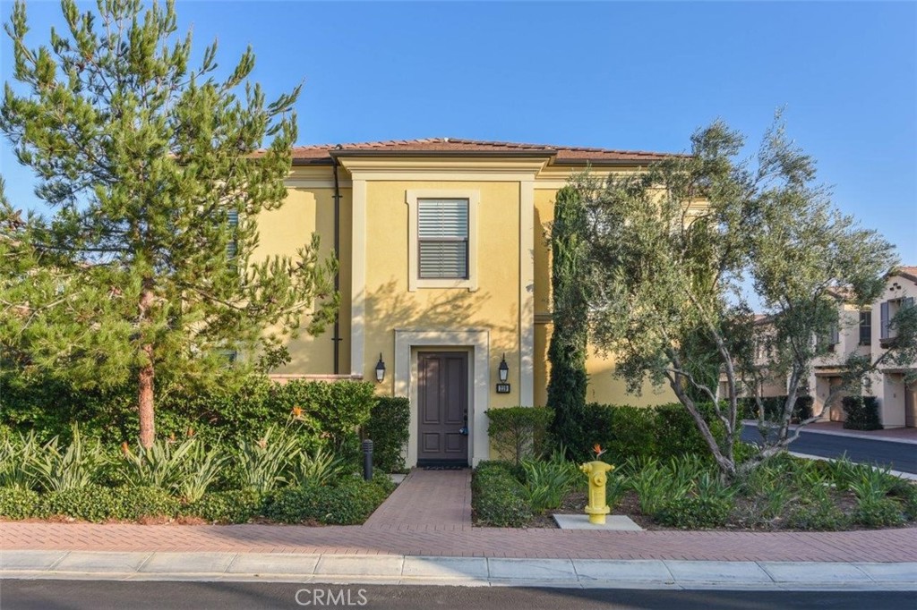 End Unit - 229 Rodeo, Irvine CA 92602 - photo 1