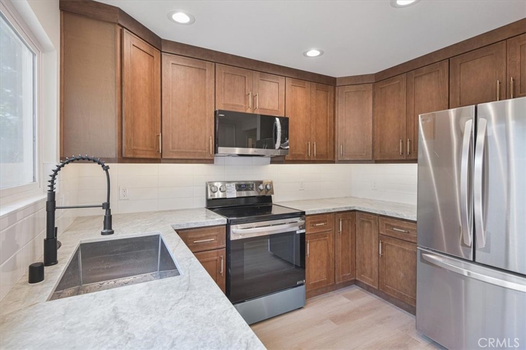 229 Springview, Irvine CA 92620 - photo 2