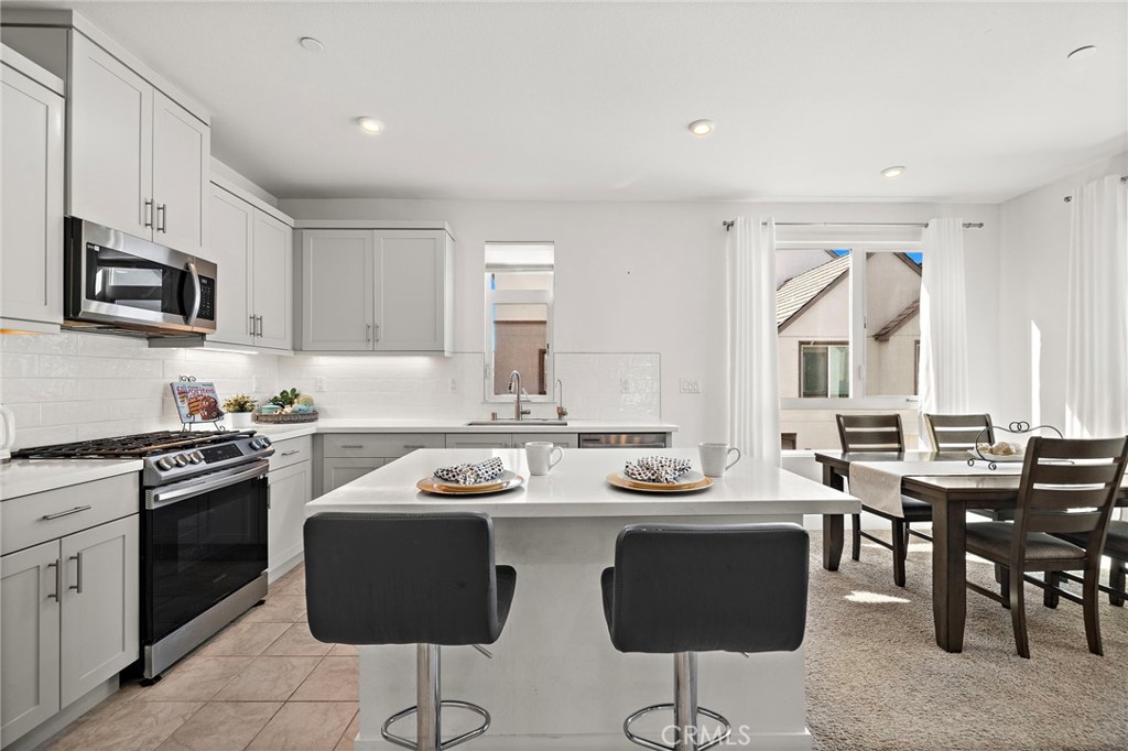 Center island with seating - 230 Abacus, Irvine CA 92618 - photo 11