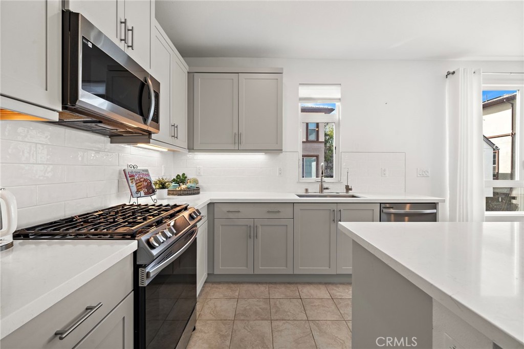 Subway tile backsplash and stainless appliances - 230 Abacus, Irvine CA 92618 - photo 15