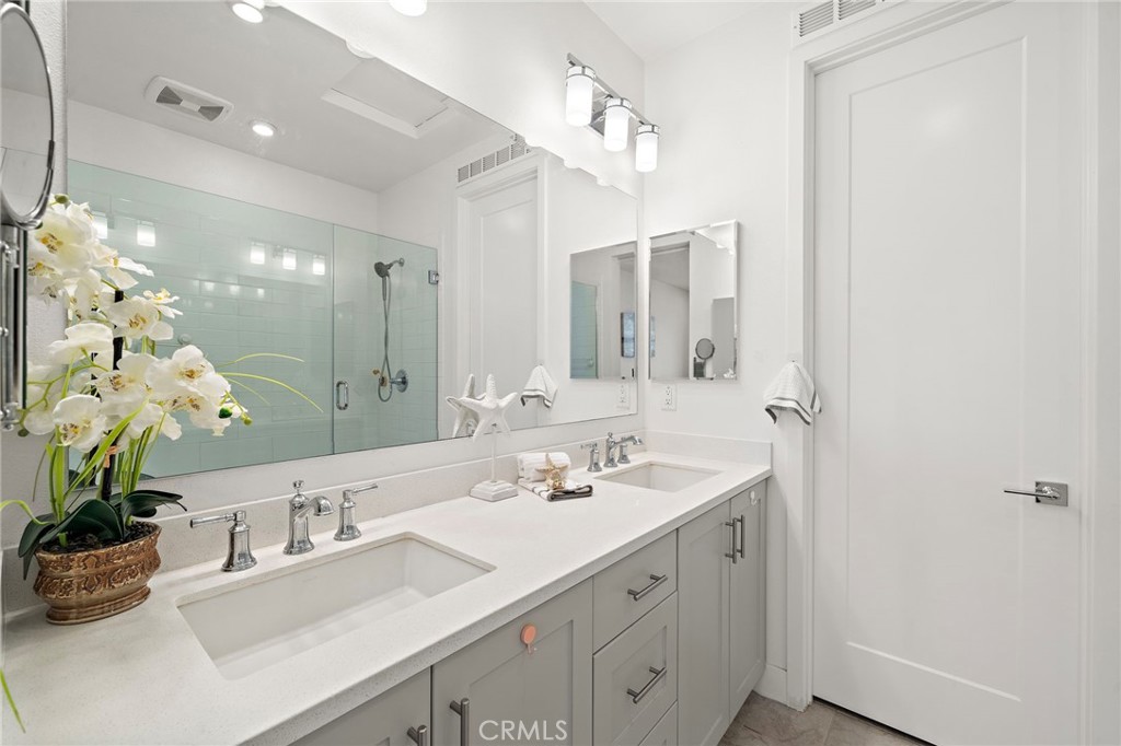 Duel sinks - 230 Abacus, Irvine CA 92618 - photo 29