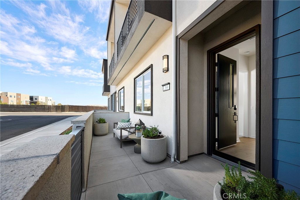 Model Photos: Photos shown are of the model home for this floor plan. Actual finishes, features, and landscaping may var - 233 Blue Wing, Irvine CA 92618 - photo 7