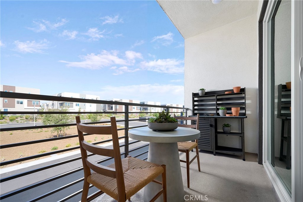 Model Photos: Photos shown are of the model home for this floor plan. Actual finishes, features, and landscaping may var - 233 Blue Wing, Irvine CA 92618 - photo 8