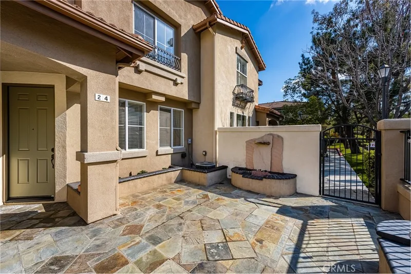 24 Crestline 103, Irvine, CA 92602