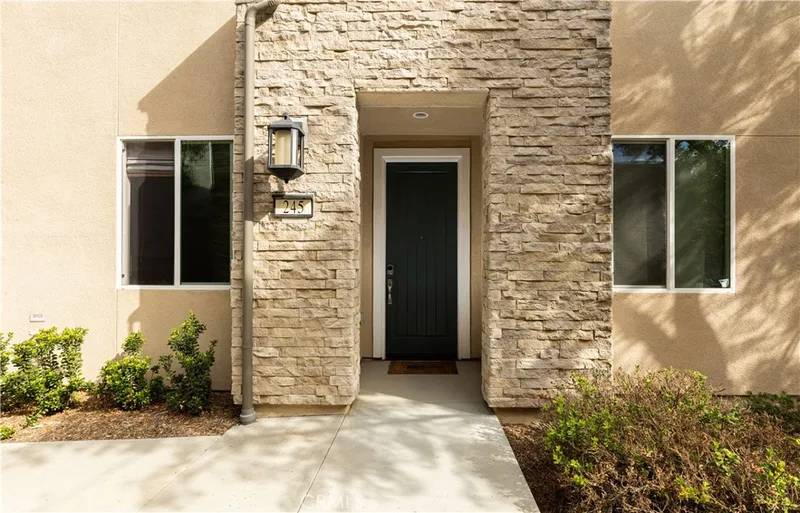 245 Follyhatch, Irvine, CA 92618