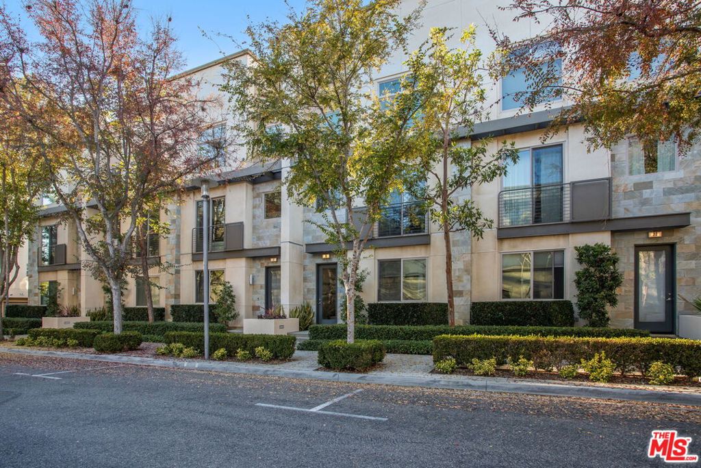 25 Delancy, Irvine CA 92612 - photo 2