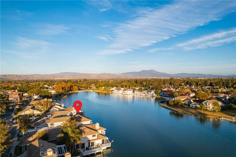 25 LakeView 60, Irvine, CA 92604