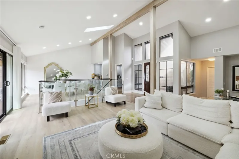 25 Palos 62, Irvine, CA 92612