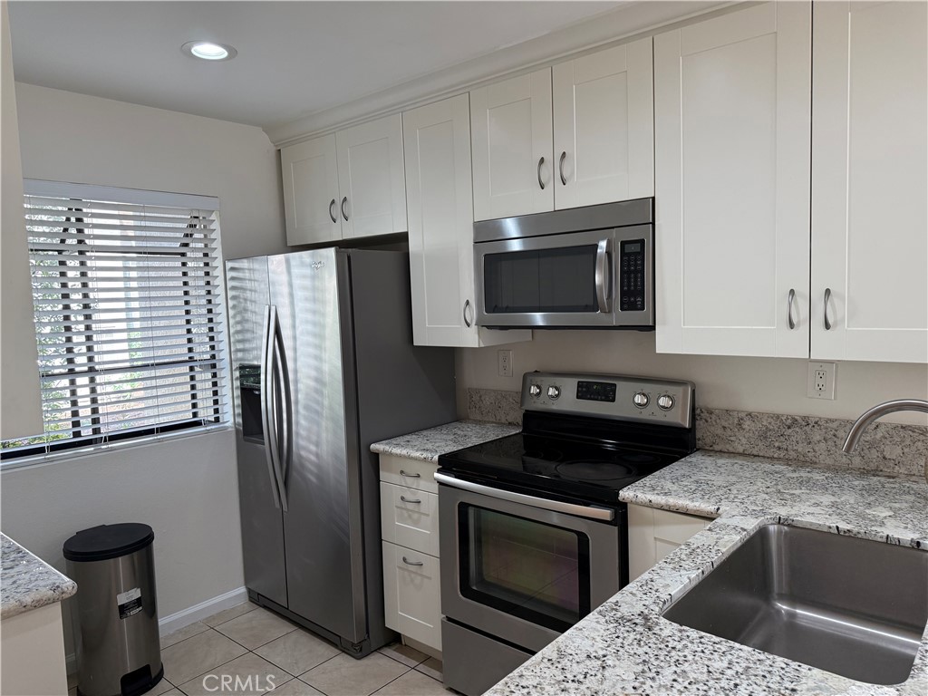 252 Pineview, Irvine CA 92620 - photo 2