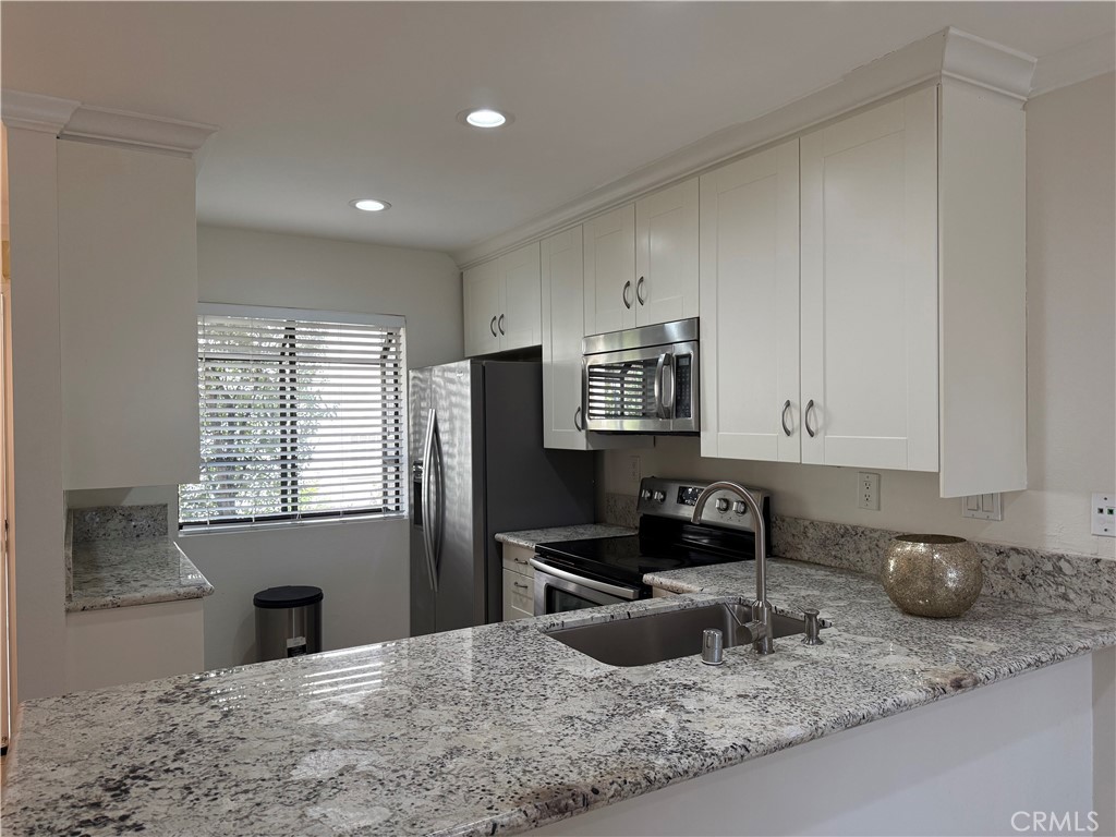 252 Pineview, Irvine CA 92620 - photo 3