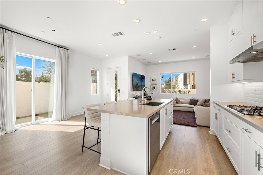 253 Novel, Irvine CA 92618 - photo 3