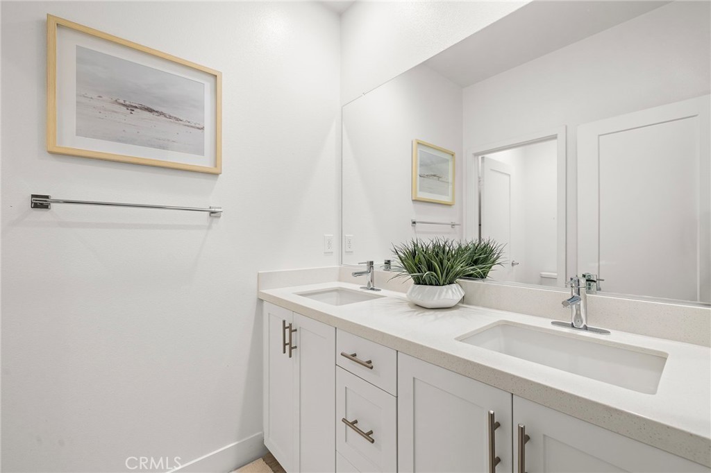 Upstairs Full Bath - 253 Novel, Irvine CA 92618 - photo 12