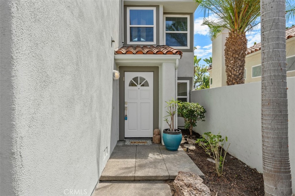 Private Courtyard entry - 27 Almeria, Irvine CA 92614 - photo 2
