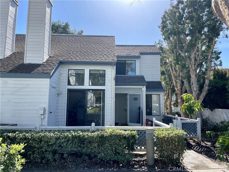 27 Briarglen #10, Irvine, CA 92614