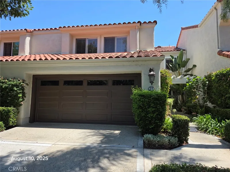 27 La Quinta 18, Irvine, CA 92612