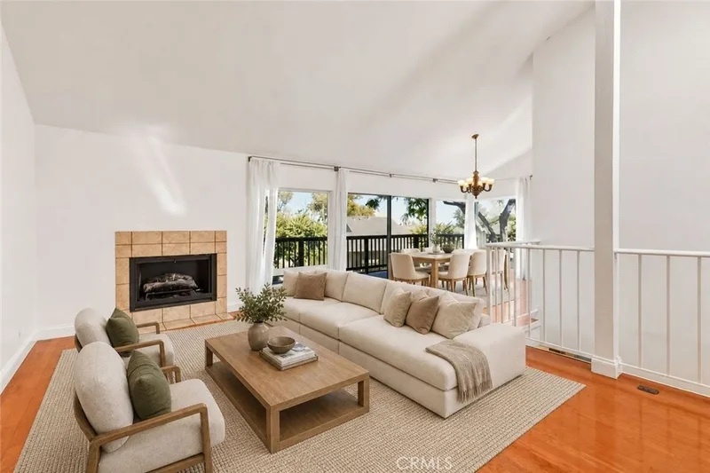 27 Palos 63, Irvine, CA 92612