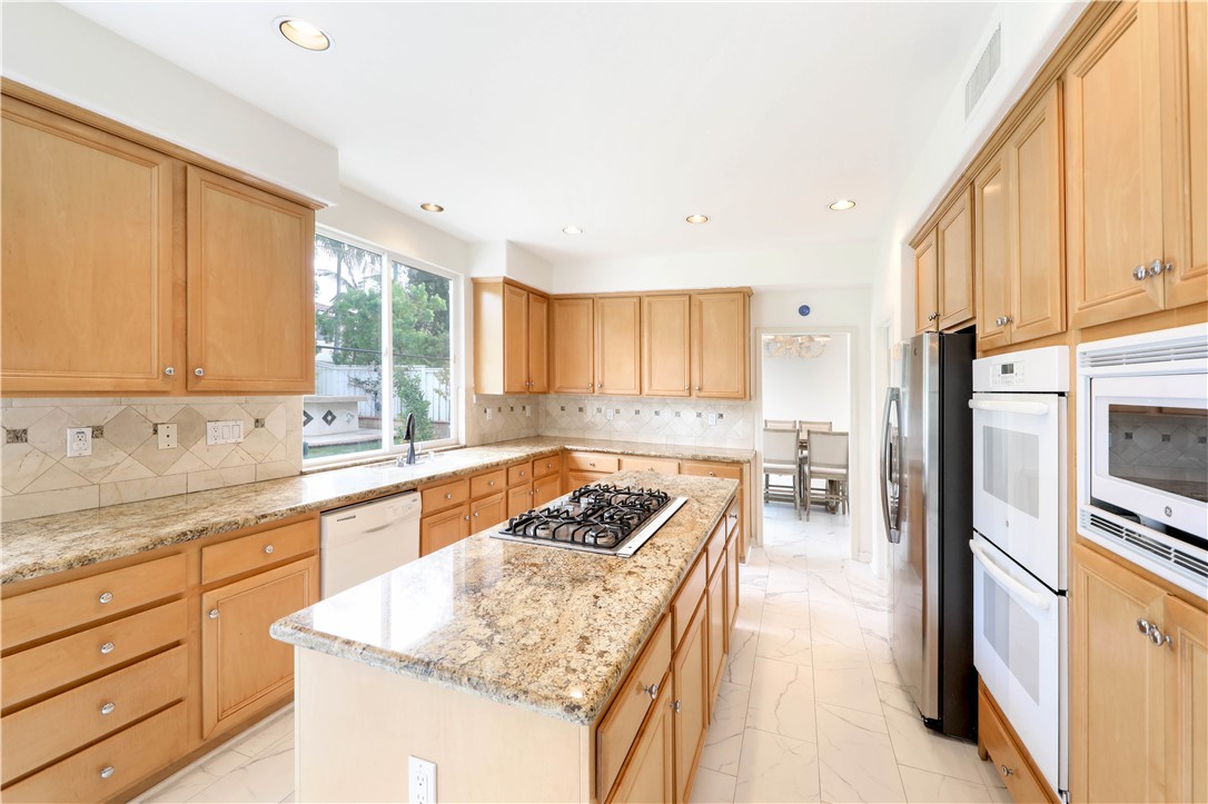 Kitchen - 27 Vienne, Irvine CA 92606 - photo 6