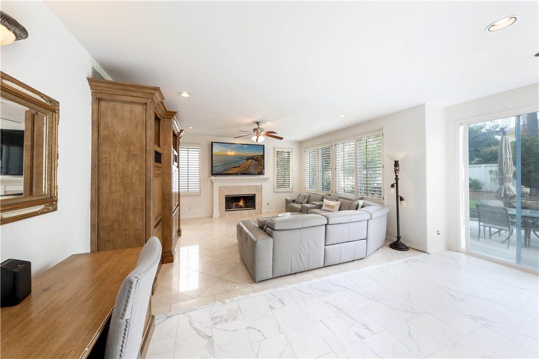 27 Vienne, Irvine CA 92606 - photo 9