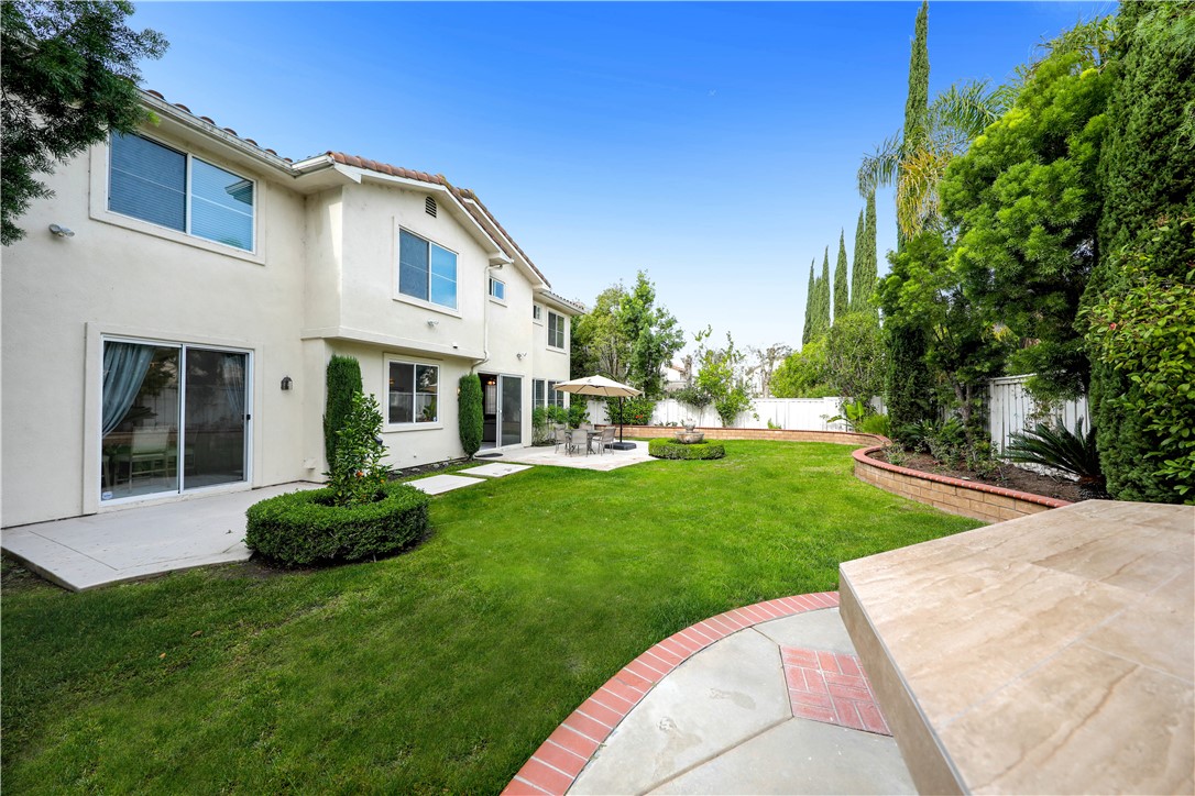 Spacious enclosed yard - 27 Vienne, Irvine CA 92606 - photo 13