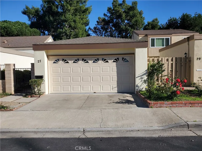 27 Willow Tree Ln, Irvine, CA 92612