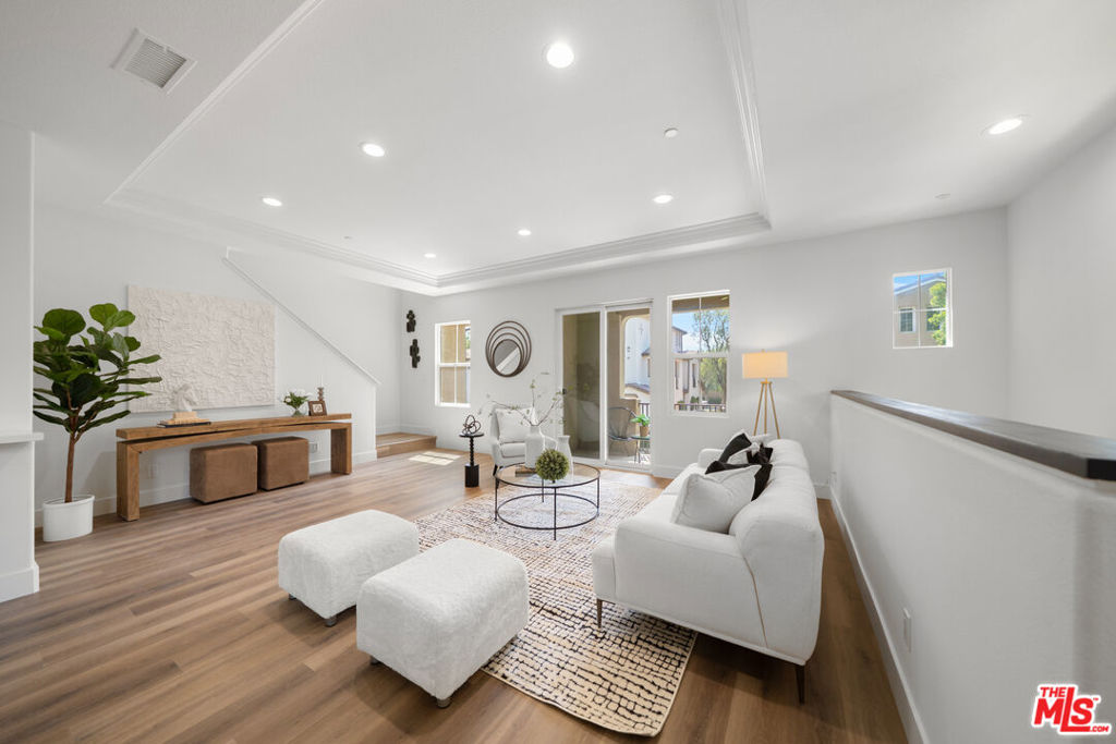 270 Lockford, Irvine CA 92602 - photo 4