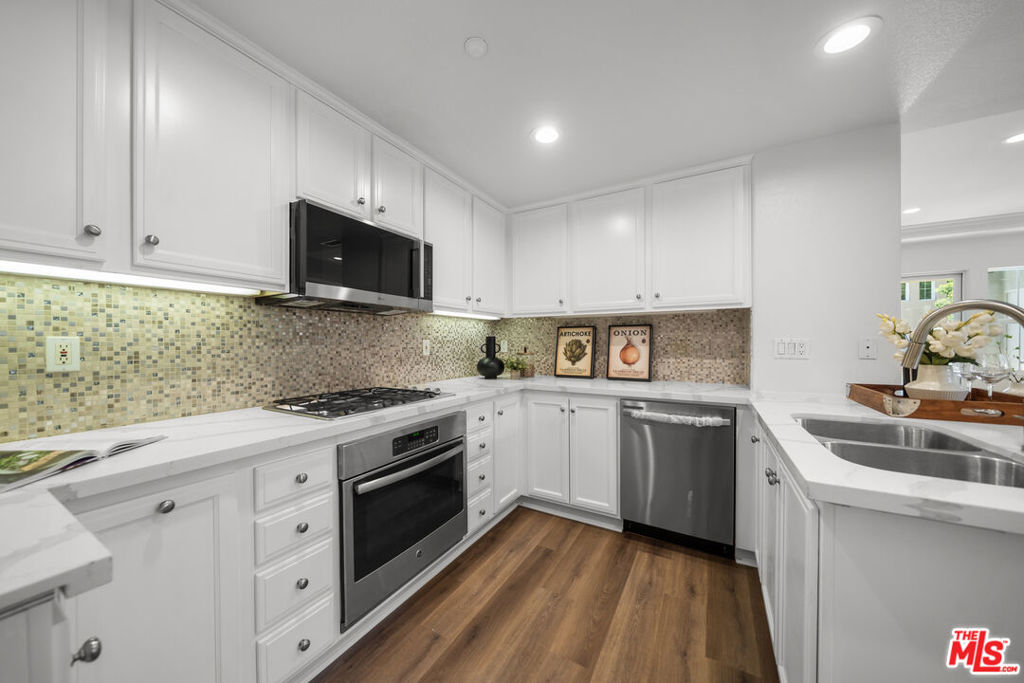 270 Lockford, Irvine CA 92602 - photo 8
