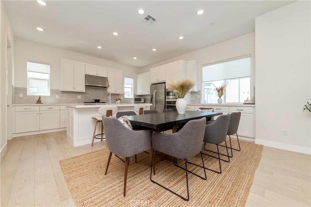 273 LYNX, Irvine CA 92618 - photo 4