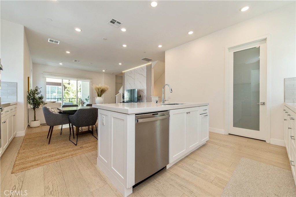 273 LYNX, Irvine CA 92618 - photo 21