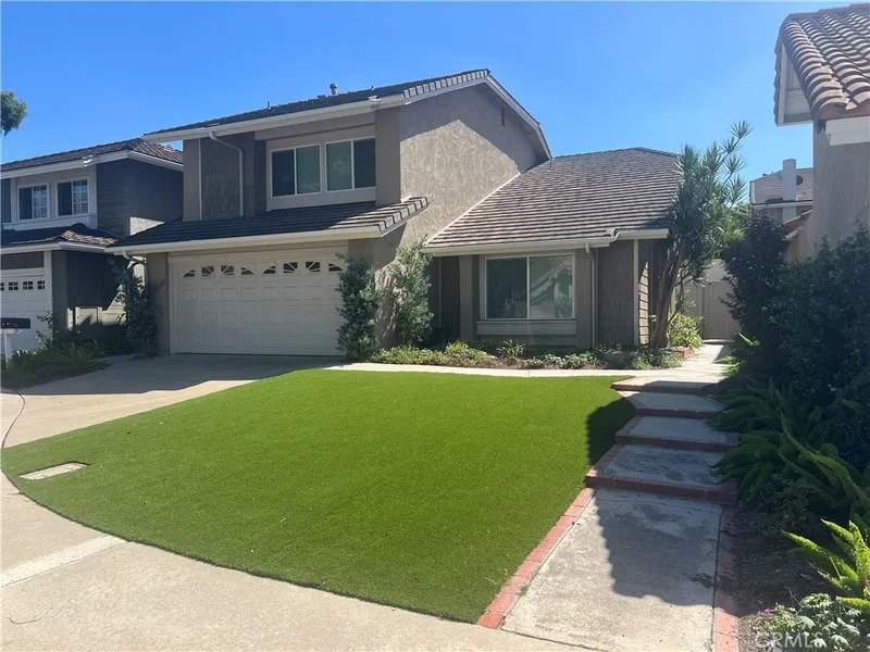 28 Lucero W, Irvine