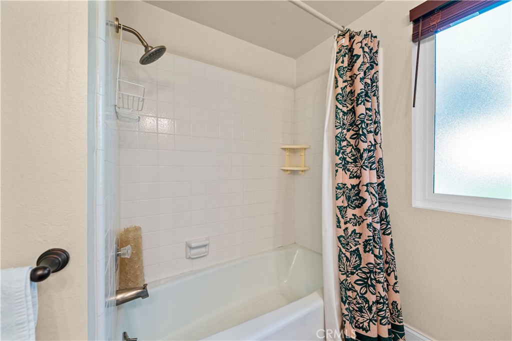 Hall Bathroom shower in tub - 30 Arboles 34, Irvine CA 92612 - photo 30
