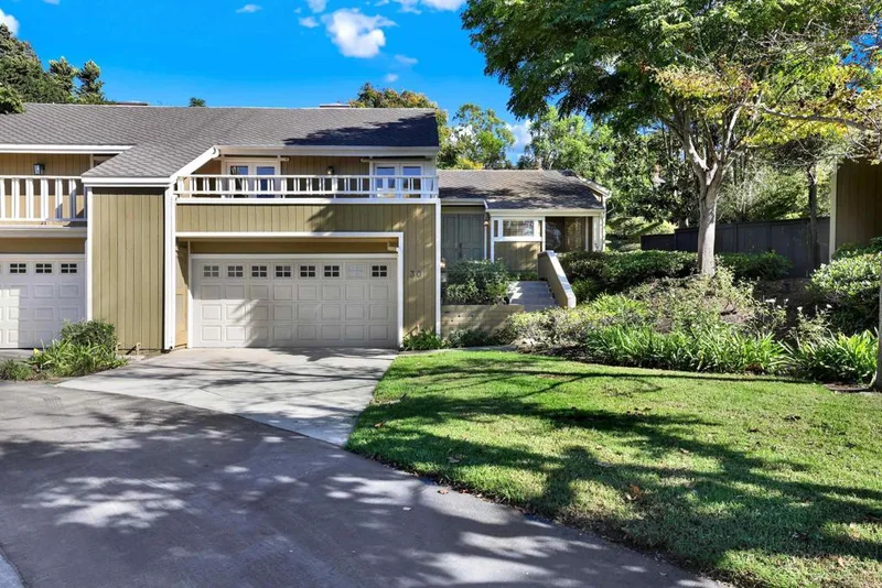 30 Rainbow Falls 17, Irvine