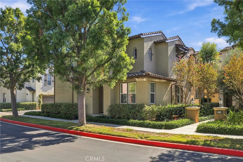 side view of the property - 301 Tall Oak, Irvine CA 92603 - photo 3