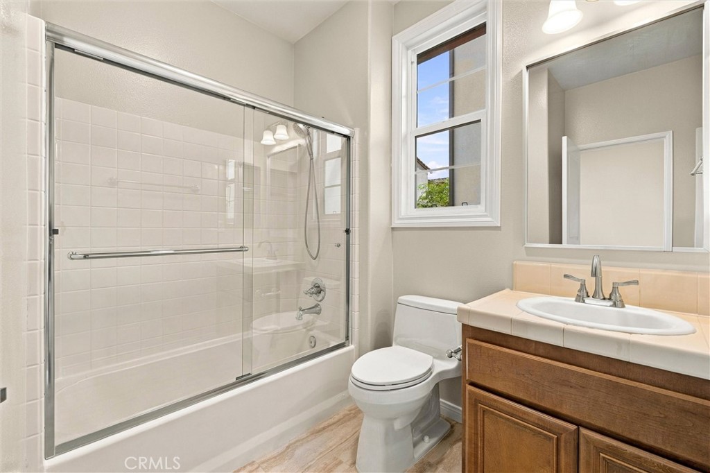 bathroom for jack and fill bedroom - 301 Tall Oak, Irvine CA 92603 - photo 22