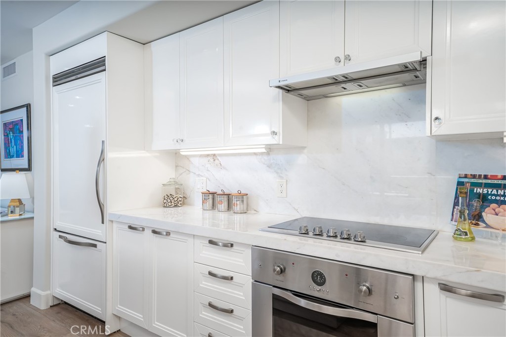 Remodeled kitchen with stone counters over gloss white lacquer Snaidero cabinetry. Sub-Zero refirgerator and Viking appl - 3043 Scholarship, Irvine CA 92612 - photo 12