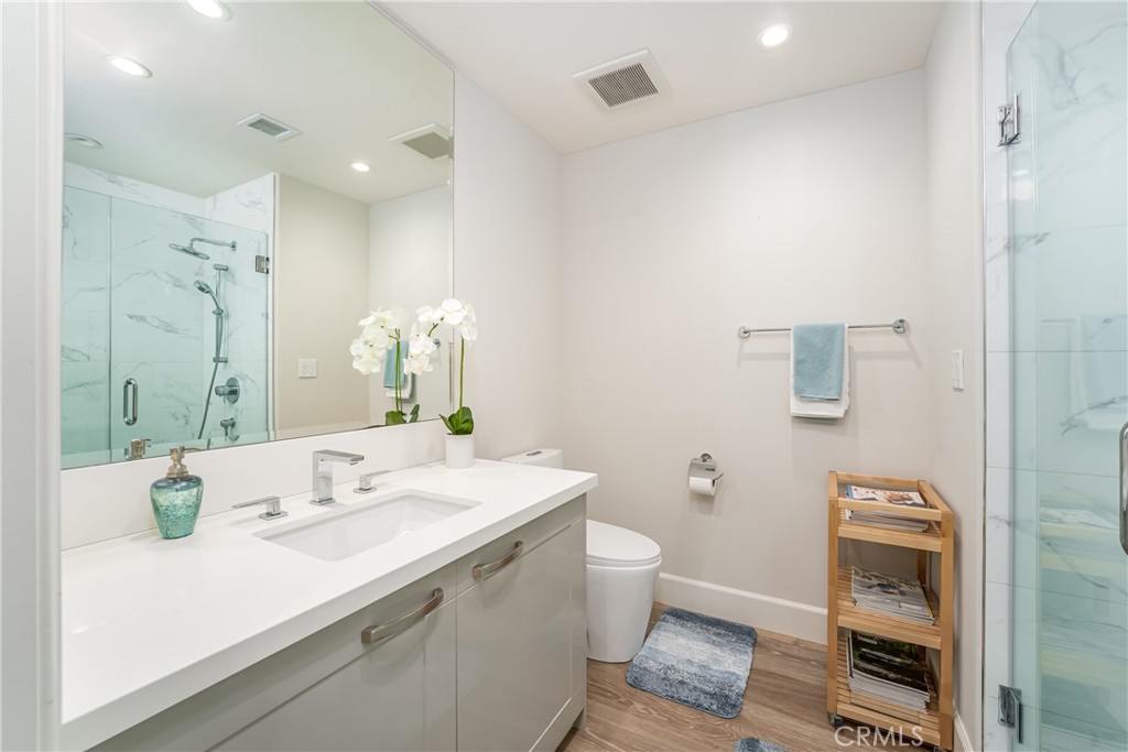 Second suite remodeled bath - 3043 Scholarship, Irvine CA 92612 - photo 26