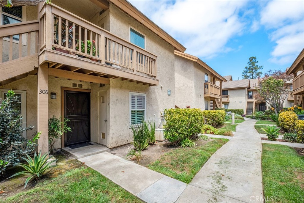 306 Tangelo 342, Irvine CA 92618 - photo 2